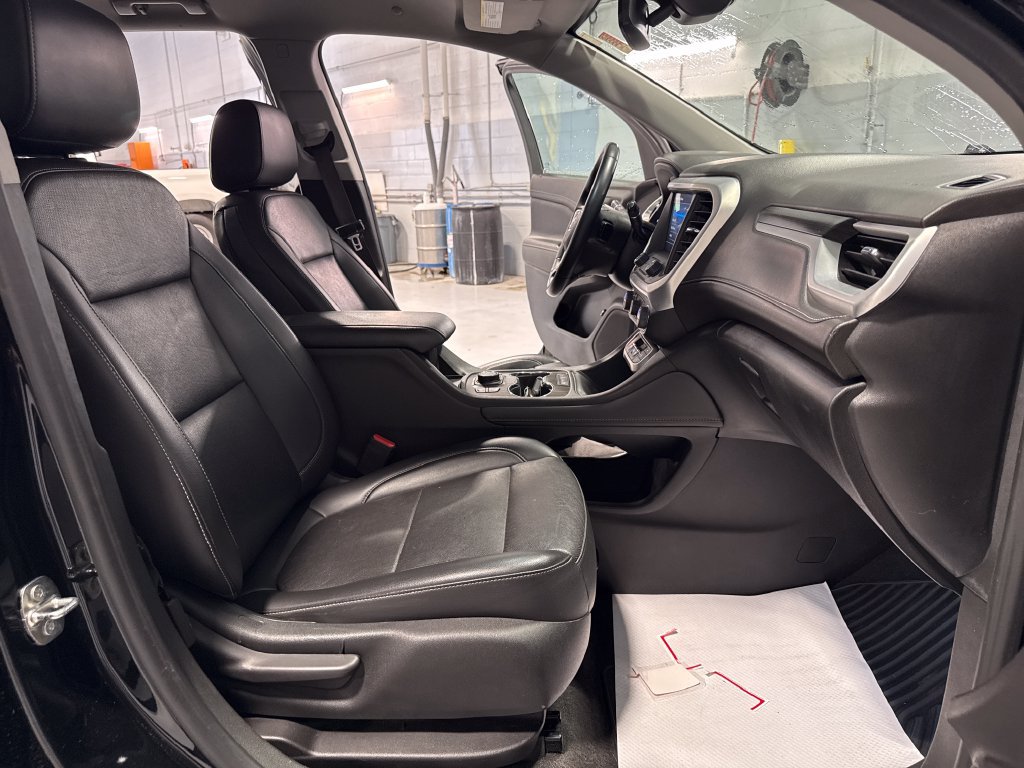 Used 2023 GMC Acadia SLT AWD/4WD image 32