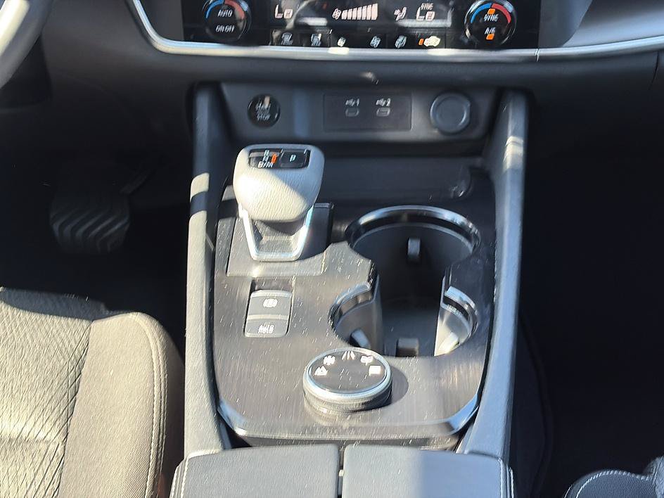 Certified 2025 Nissan Rogue SV AWD/4WD image 33