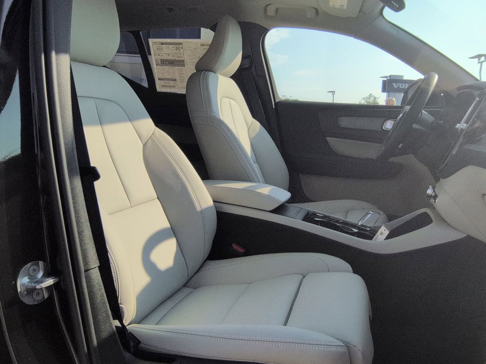 New 2026 Volvo XC40 B5 Ultra w/ Protection Package Premier image 27