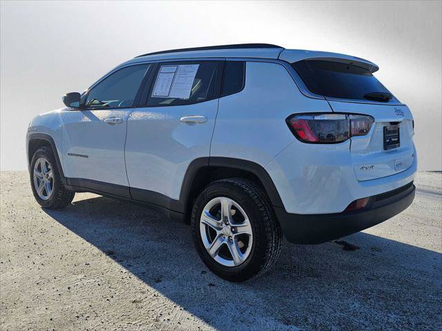 Used 2024 Jeep Compass Latitude w/ Altitude Special Edition AWD/4WD image 3