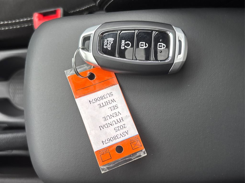 Certified 2025 Hyundai Venue SEL FWD image 23