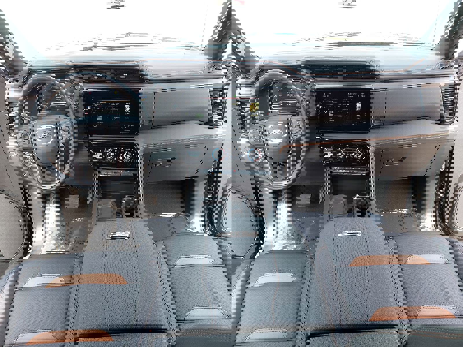 Used 2025 GMC Sierra 3500 AT4 w/ AT4 Premium Plus Package image 9