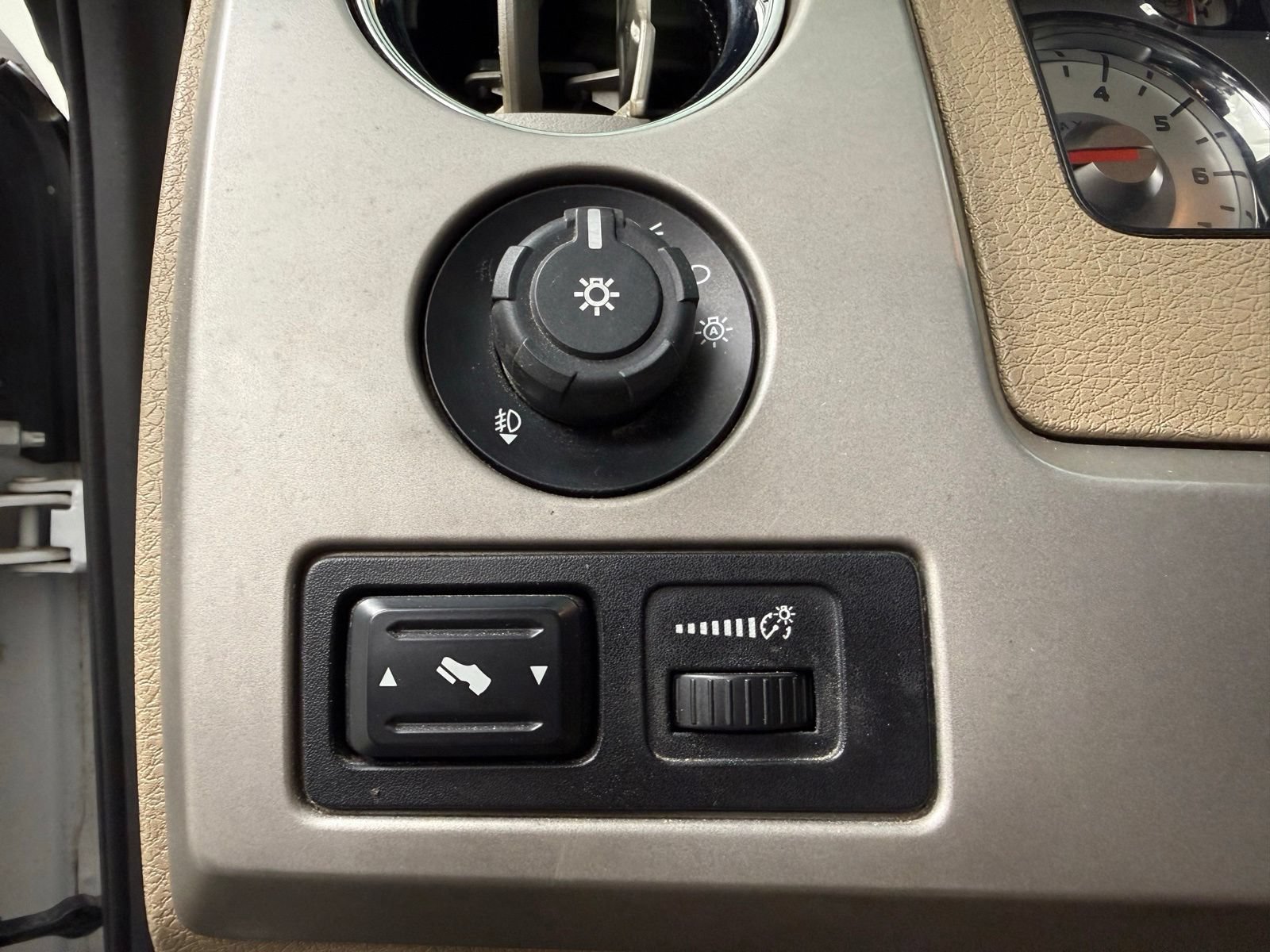 Used 2010 Ford F150 Lariat RWD image 13