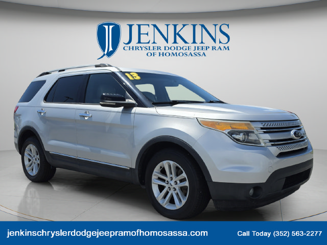 Used 2013 Ford Explorer XLT FWD image 2