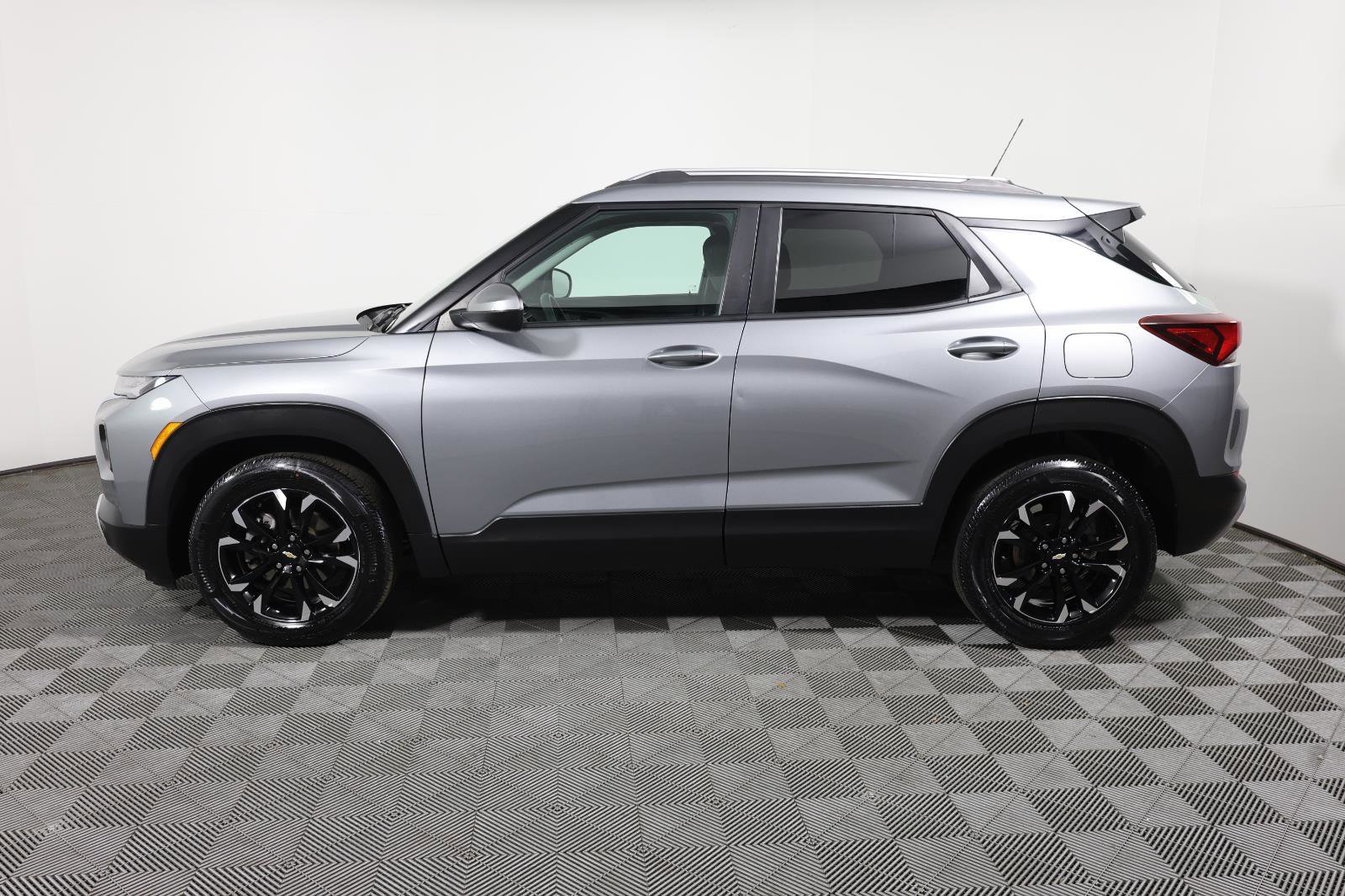 Used 2023 Chevrolet TrailBlazer LT FWD image 8