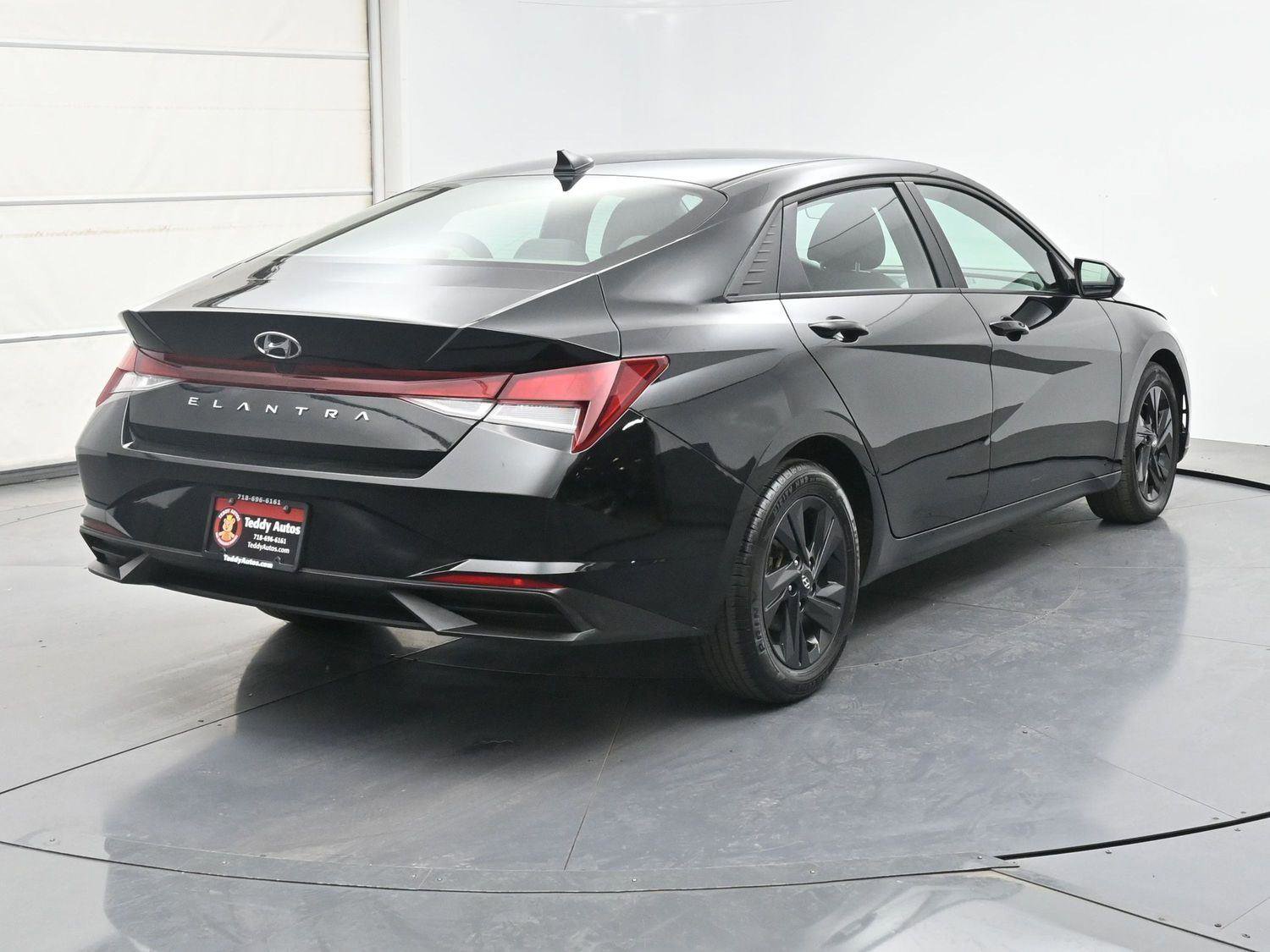 Used 2022 Hyundai Elantra SEL w/ Convenience Package FWD image 21