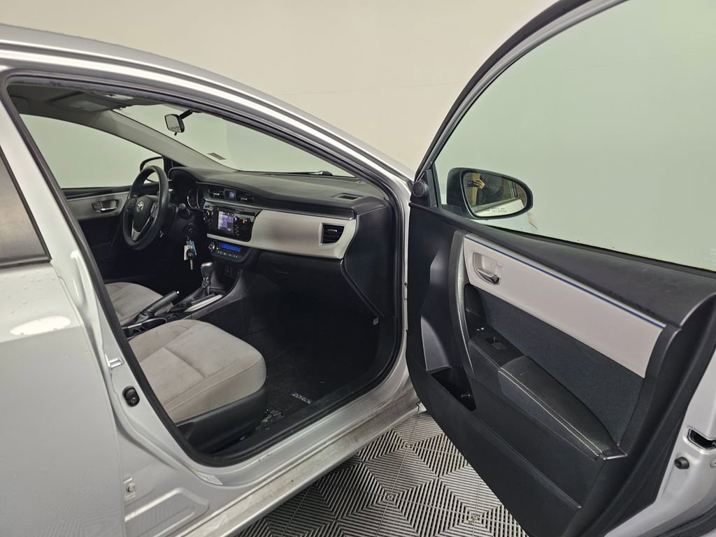Used 2016 Toyota Corolla LE image 12