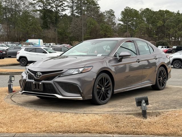 Used 2023 Toyota Camry XSE FWD image 3