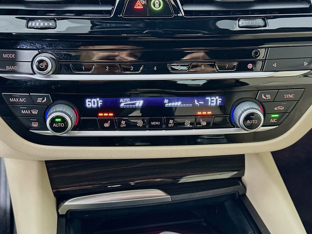 Used 2020 BMW 530i w/ Lighting Package image 16