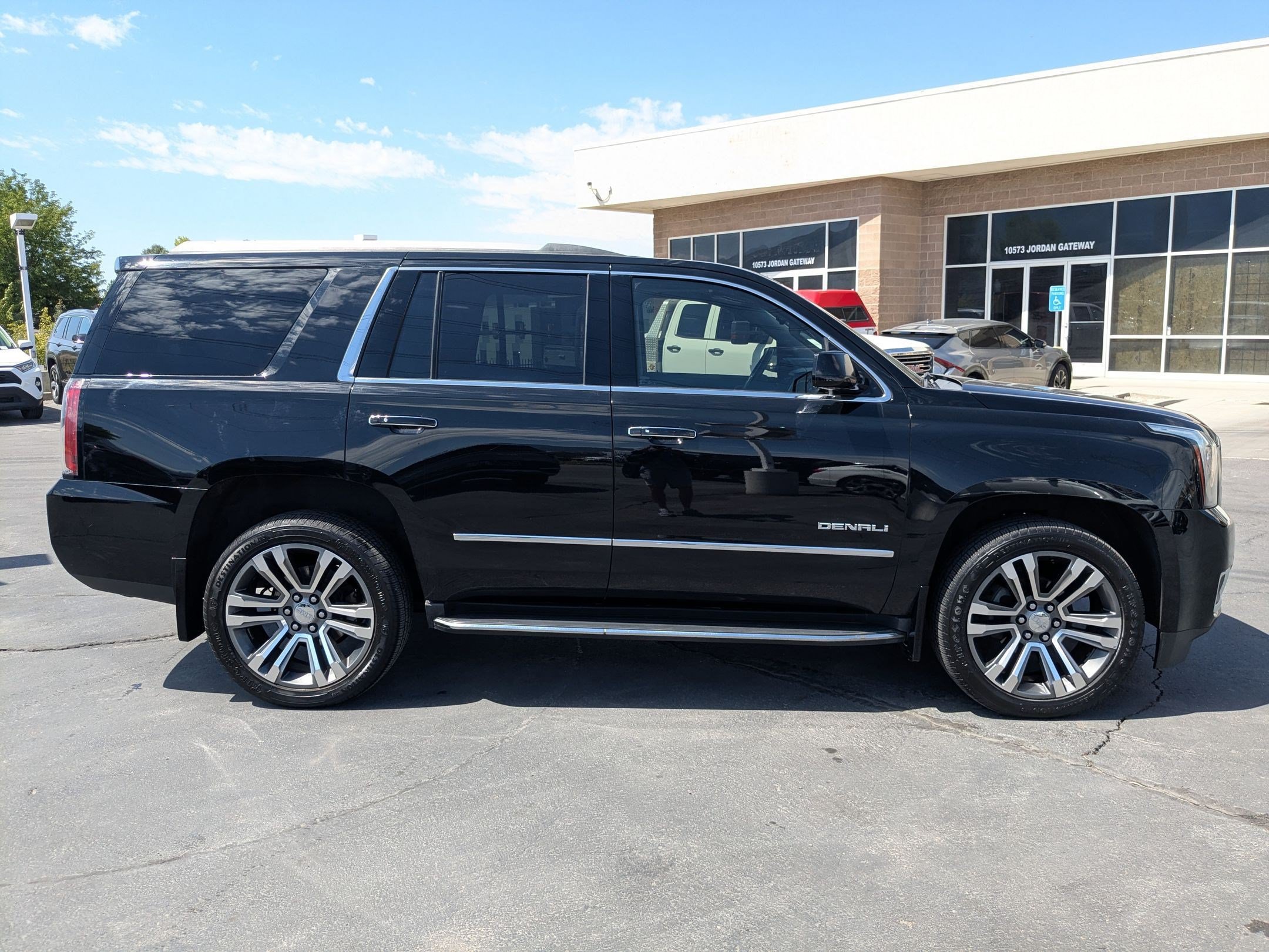 Used 2017 GMC Yukon Denali w/ Open Road Package AWD/4WD image 6