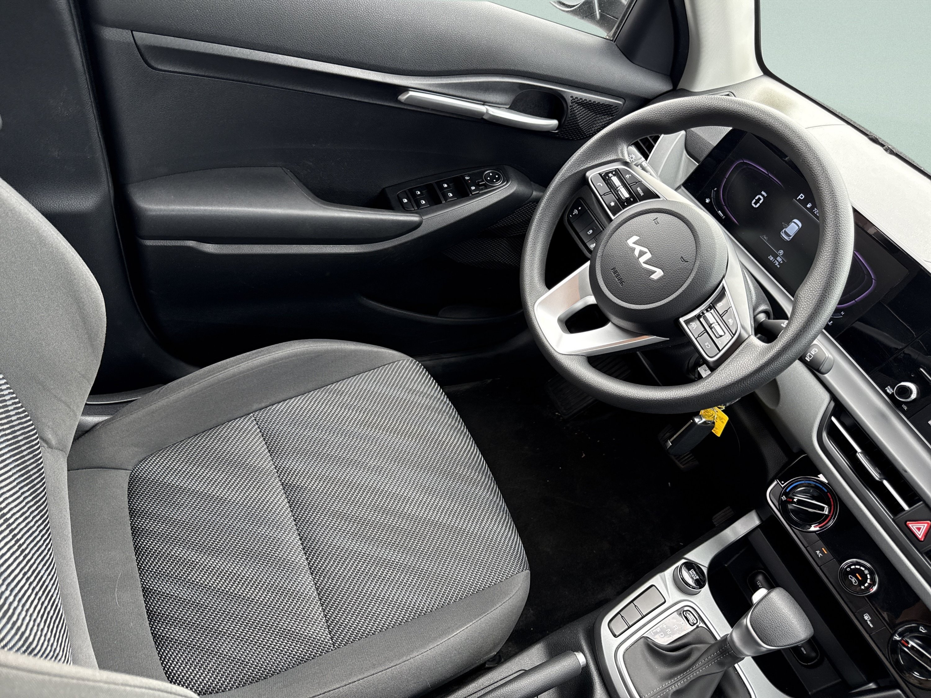 Used 2024 Kia Seltos LX AWD/4WD image 46