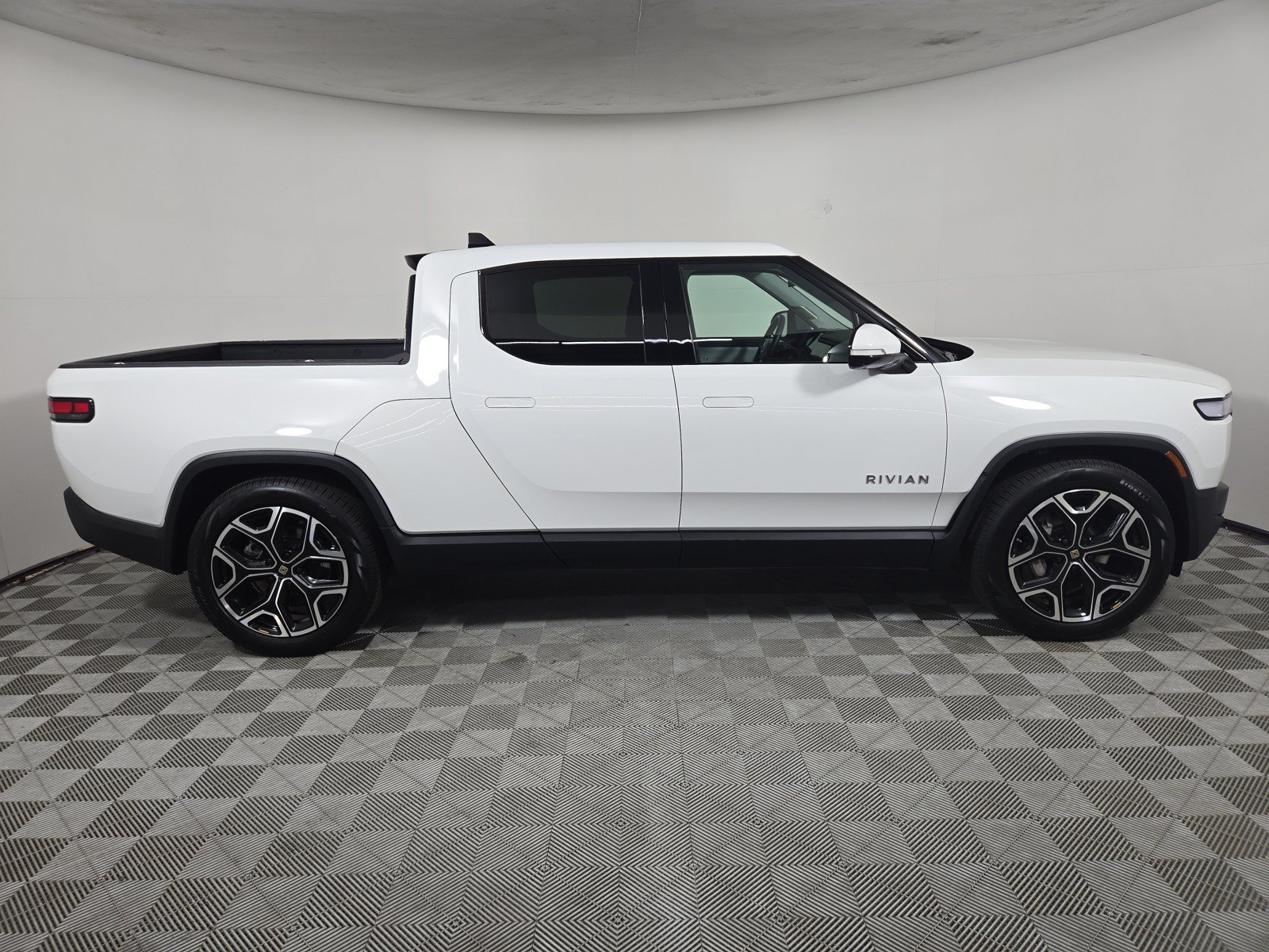 Used 2024 Rivian R1T Adventure AWD/4WD image 6