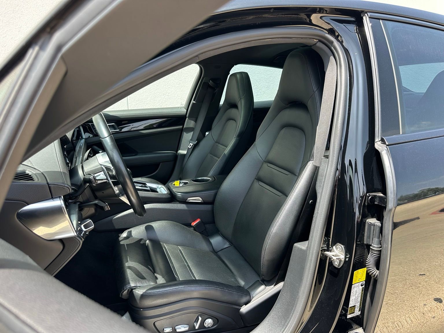 Used 2017 Porsche Panamera 4 AWD/4WD image 10