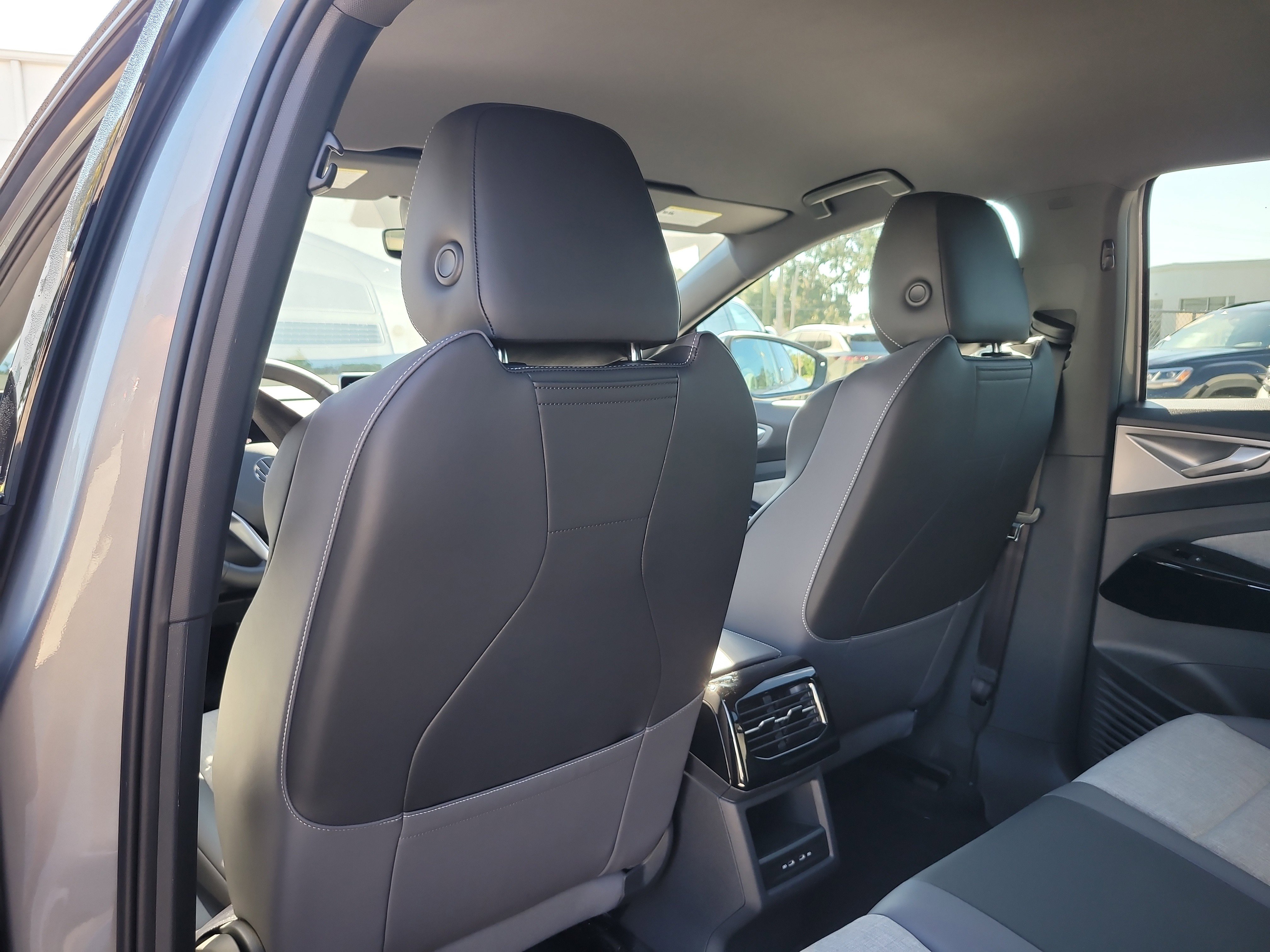 New 2025 Volkswagen ID.4 Pro RWD image 13
