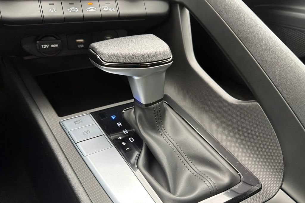 Certified 2026 Hyundai Elantra SE FWD image 18