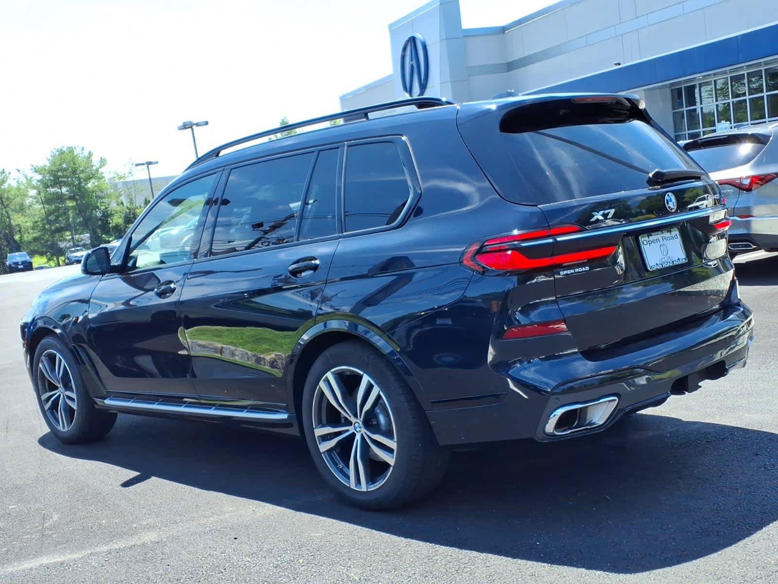 Used 2024 BMW X7 xDrive40i w/ M Sport Package AWD/4WD image 5