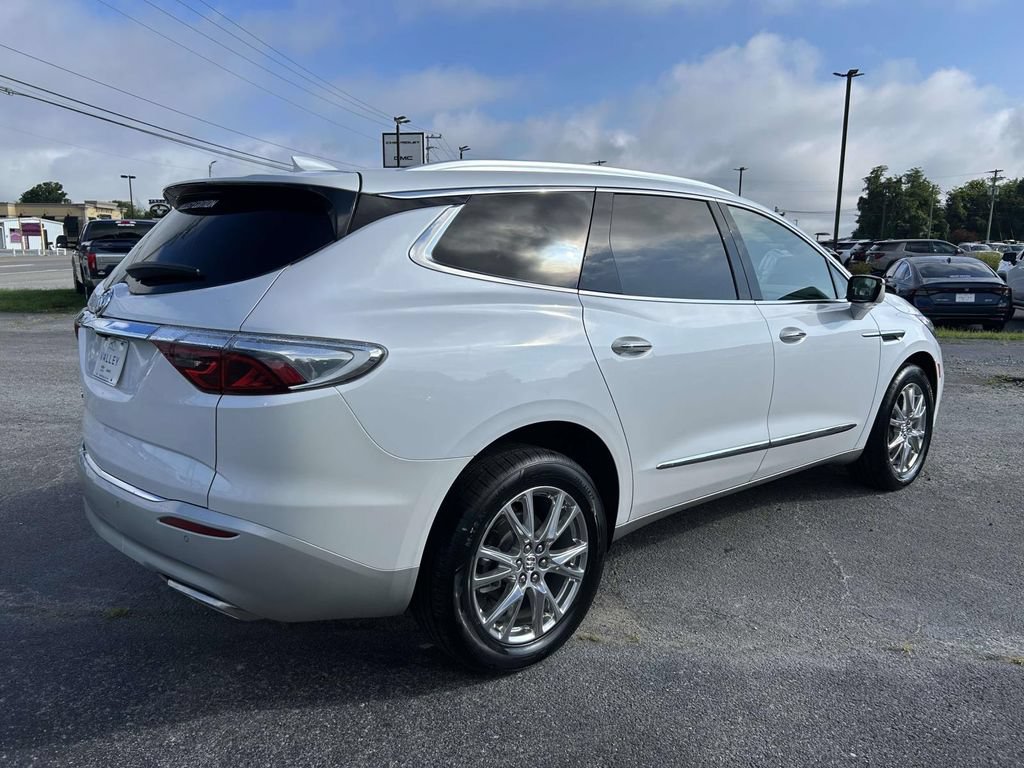 Used 2023 Buick Enclave Premium w/ Experience Buick Package FWD image 4