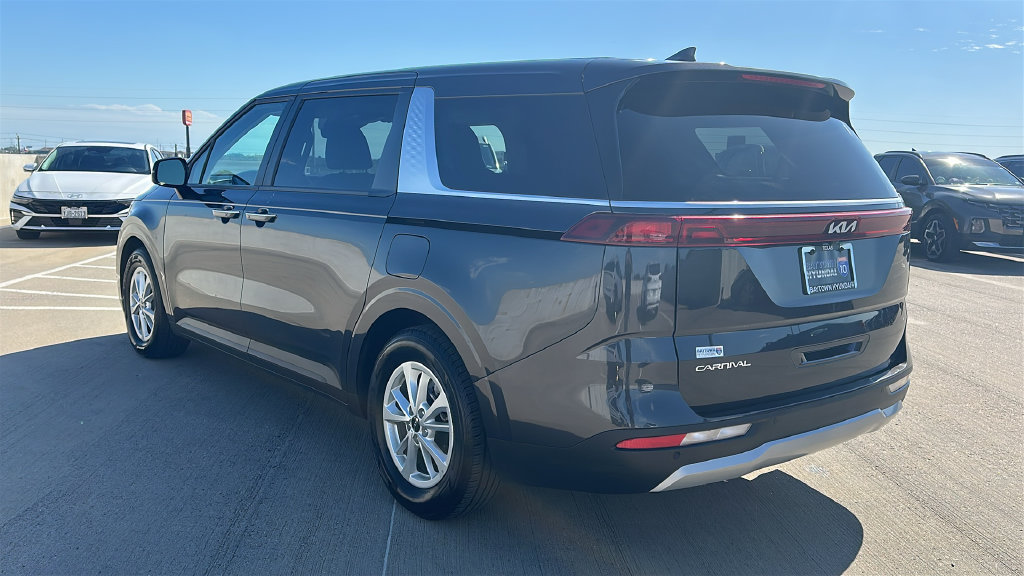 Used 2024 Kia Carnival LX FWD image 10