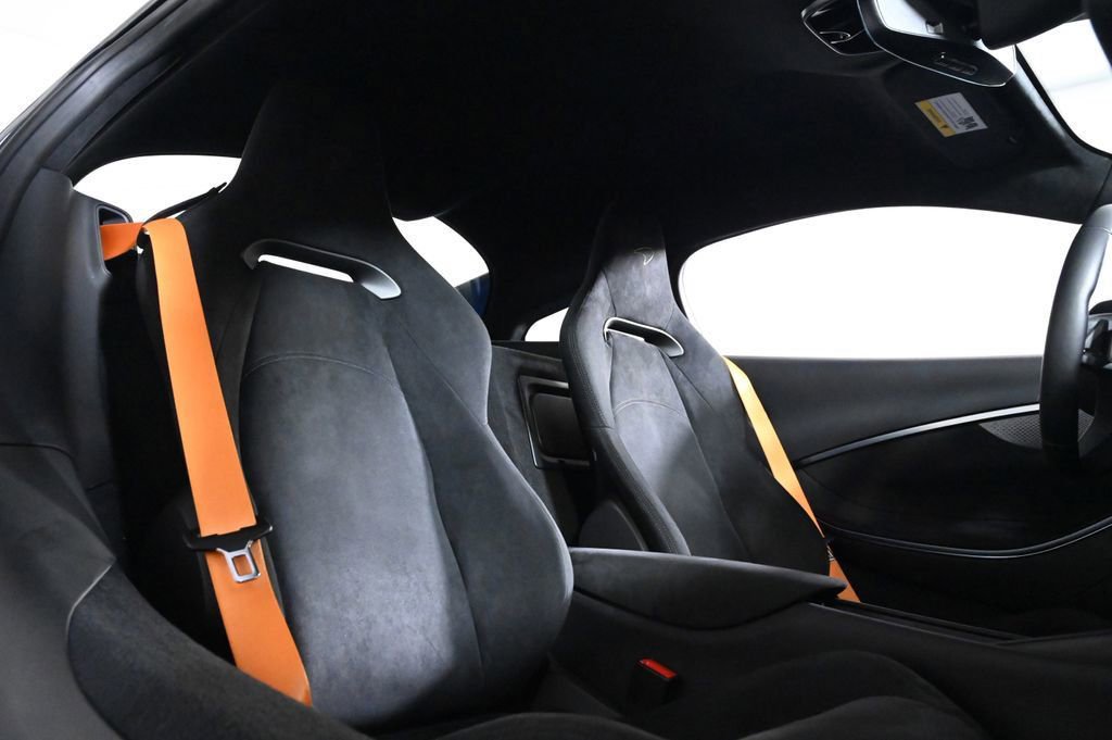 Used 2024 McLaren Artura RWD image 17