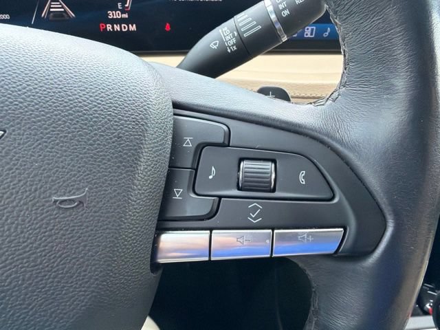 Used 2024 Cadillac XT4 Luxury w/ Cold Weather Package FWD image 17