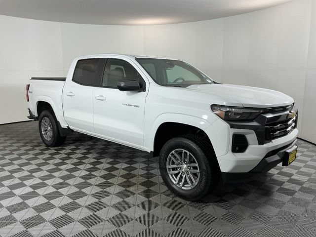 Used 2024 Chevrolet Colorado LT w/ LT Convenience Package III AWD/4WD image 3