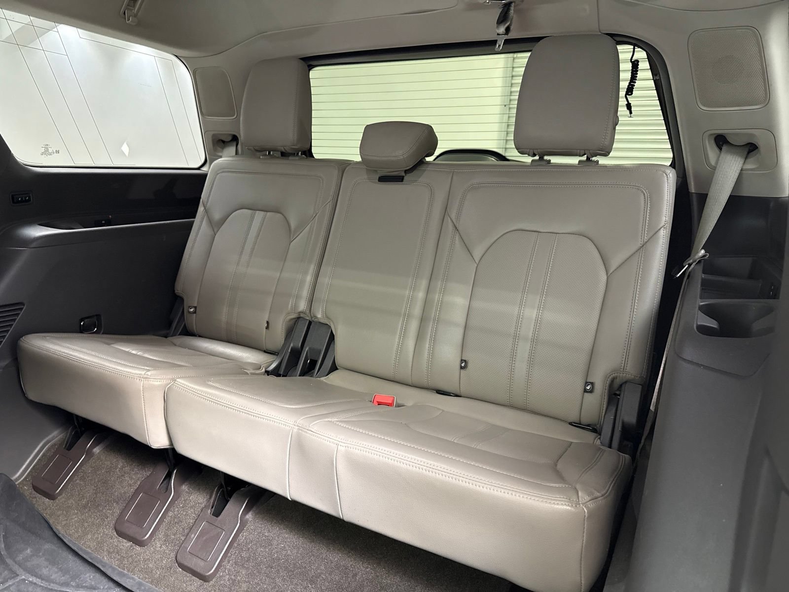 Used 2019 Ford Expedition Limited w/ Equipment Group 302A RWD image 19