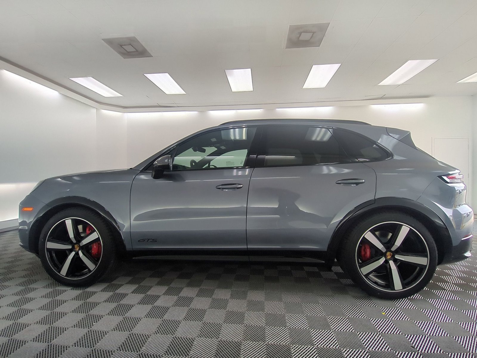 New 2026 Porsche Cayenne GTS AWD/4WD image 2