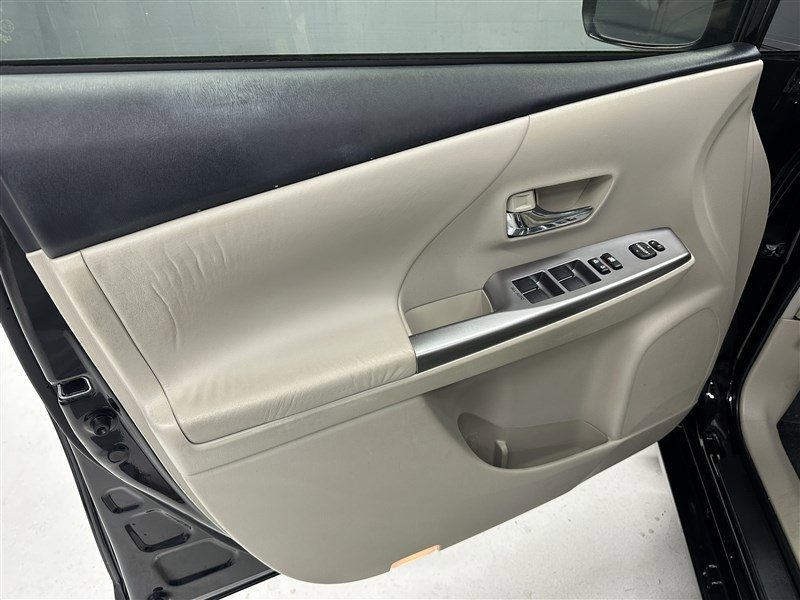 Used 2016 Toyota Prius V Four image 18