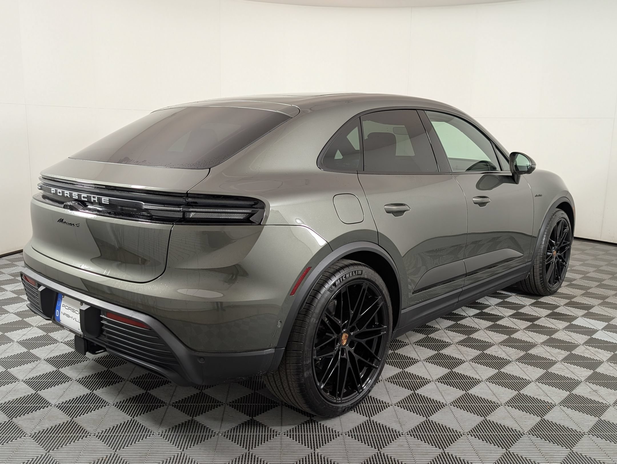Used 2026 Porsche Macan 4 Electric AWD/4WD image 10