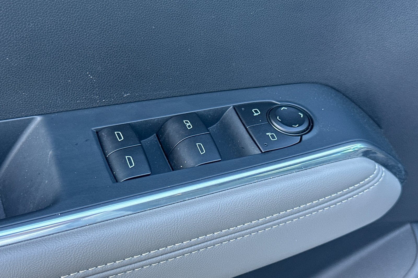 Used 2026 GMC Acadia Elevation FWD image 12