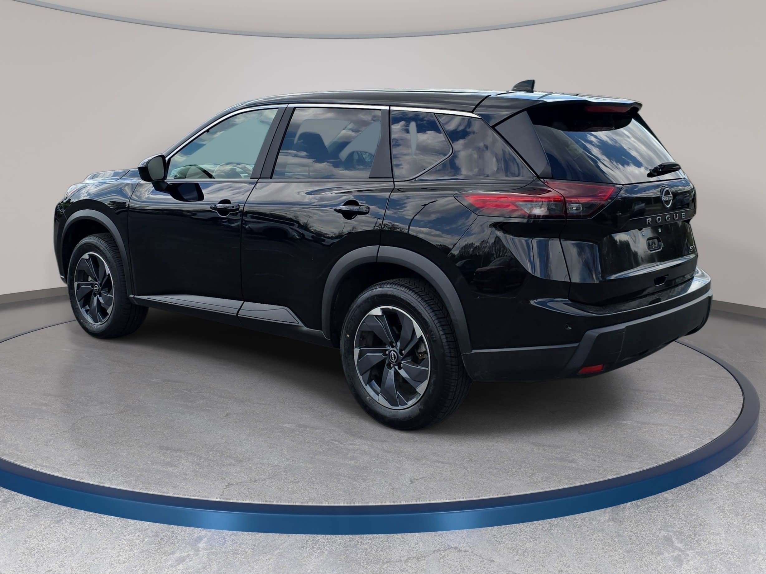 Used 2024 Nissan Rogue SV image 7