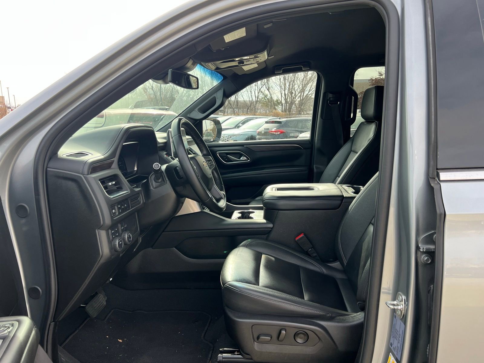 Used 2024 Chevrolet Suburban LT image 25