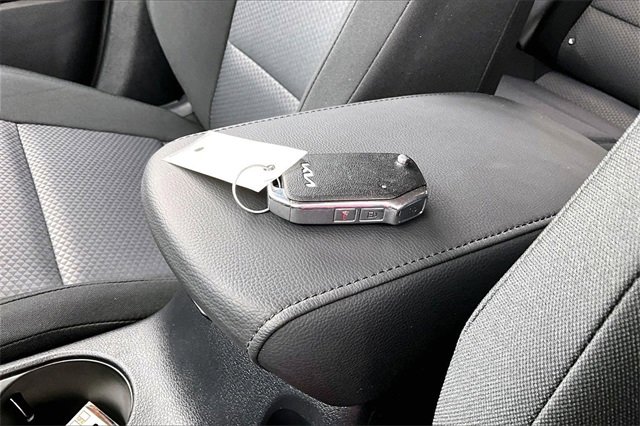 Used 2025 Kia Soul LX image 33