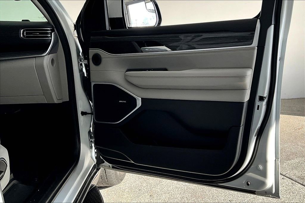 Used 2022 Jeep Wagoneer Series II image 24