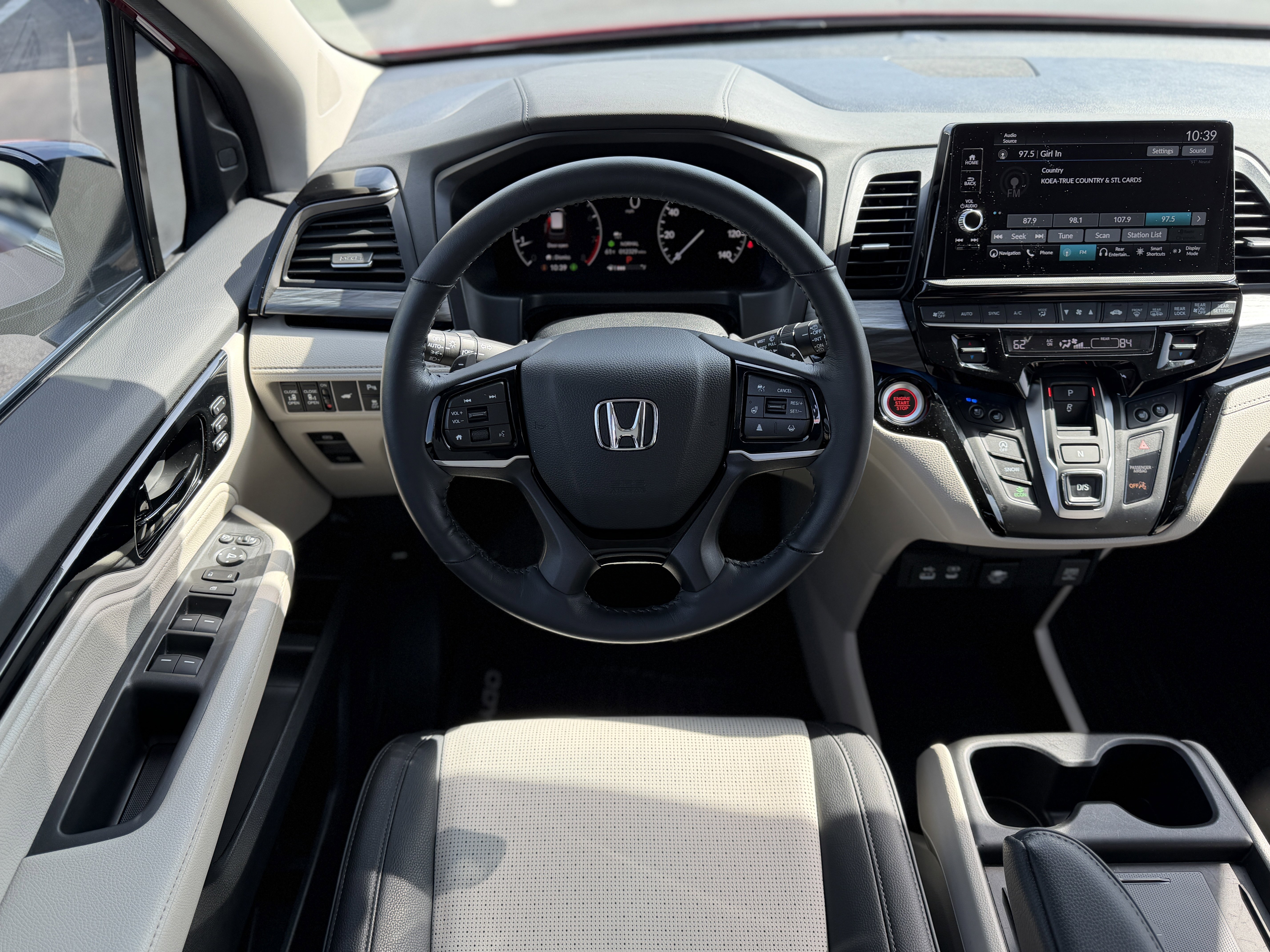 Used 2025 Honda Odyssey Elite image 13