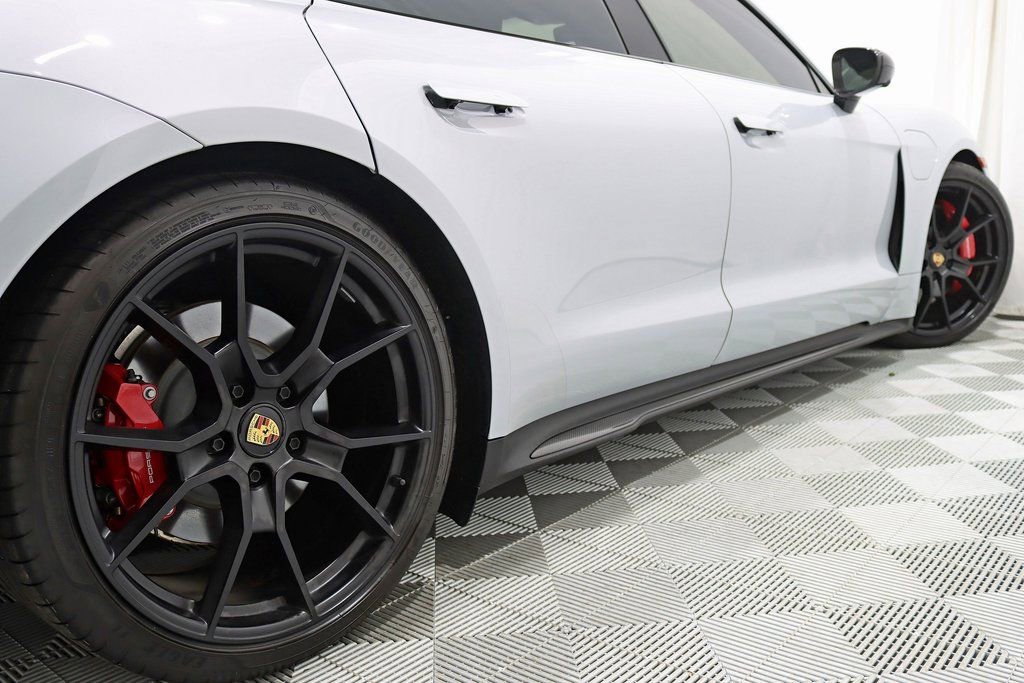 Used 2024 Porsche Taycan GTS image 13