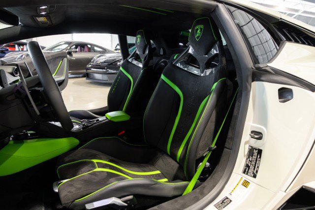 Used 2024 Lamborghini Huracan Tecnica image 42