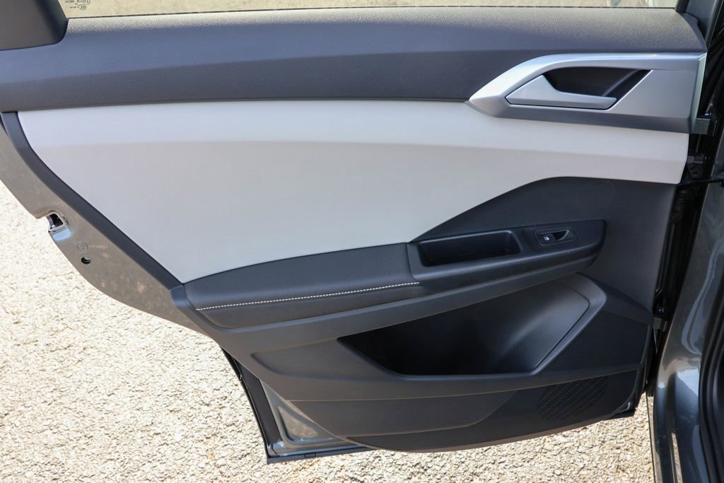 New 2025 Volkswagen Taos SE image 33