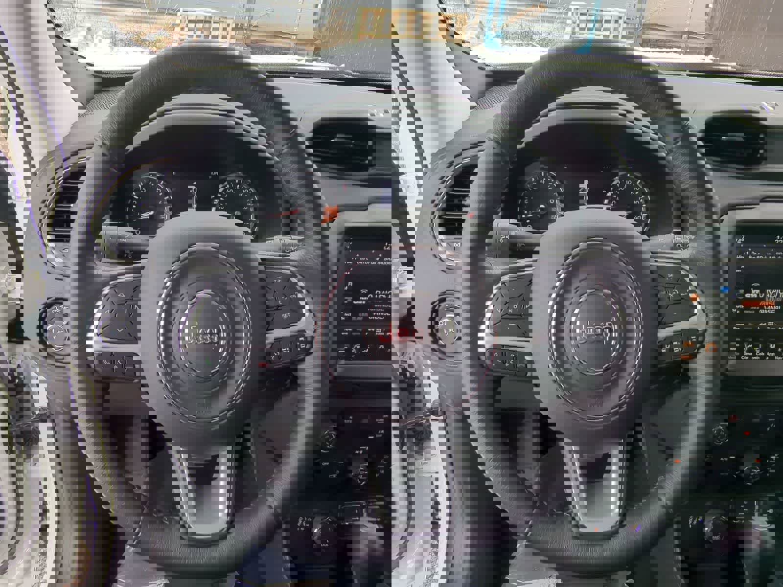 Used 2023 Jeep Renegade Limited image 29