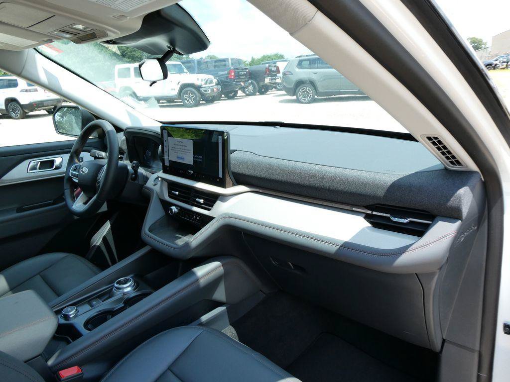 New 2026 Ford Explorer Active w/ Active Comfort Package AWD/4WD image 11