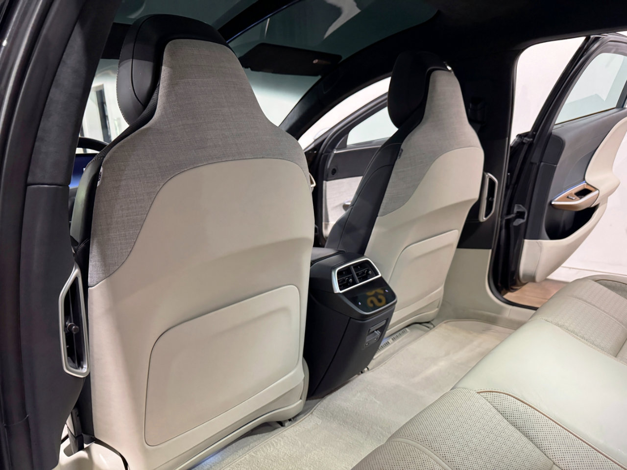 Used 2022 Lucid Air Grand Touring image 16