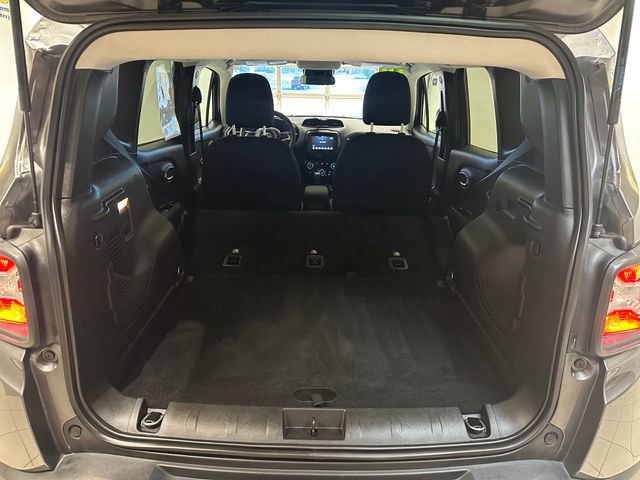 Used 2018 Jeep Renegade Latitude AWD/4WD image 16