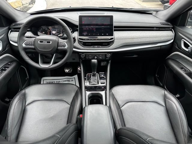Used 2024 Jeep Compass Latitude w/ Sun and Sound Group AWD/4WD image 15