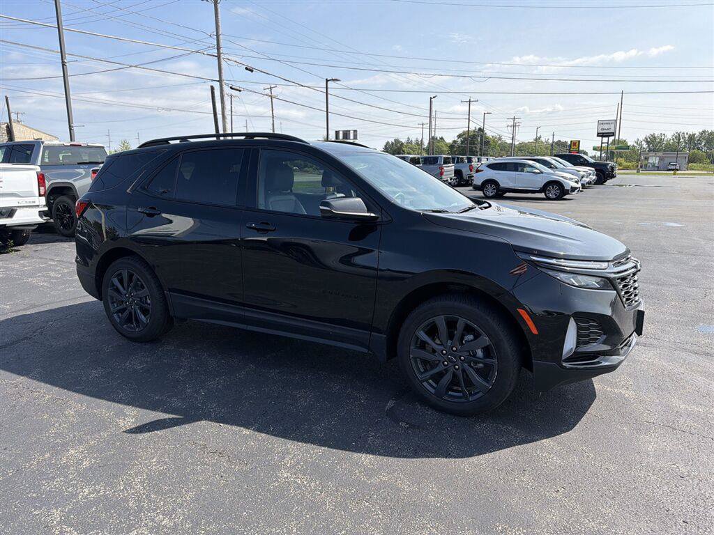 Used 2024 Chevrolet Equinox RS w/ RS Leather Package AWD/4WD image 2