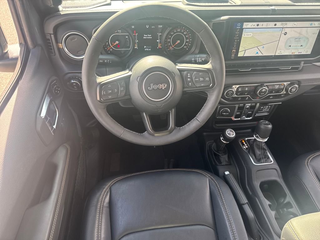 Used 2025 Jeep Gladiator Sport AWD/4WD image 12