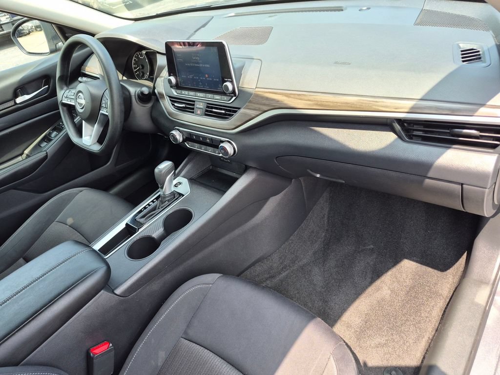 Used 2025 Nissan Altima 2.5 SV FWD image 26