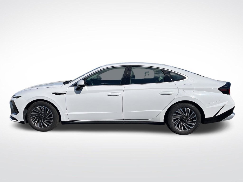 Used 2025 Hyundai Sonata SEL FWD image 2