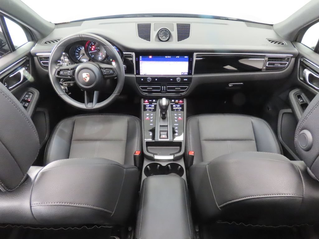 Certified 2025 Porsche Macan AWD/4WD image 15