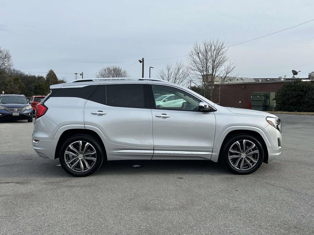 Used 2019 GMC Terrain Denali w/ Driver Alert Package II image 2