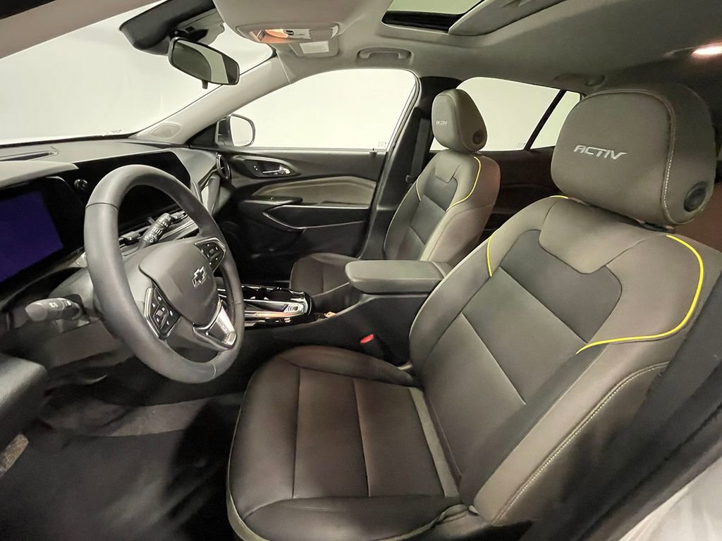 Used 2025 Chevrolet Trax ACTIV w/ Sunroof Package FWD image 3